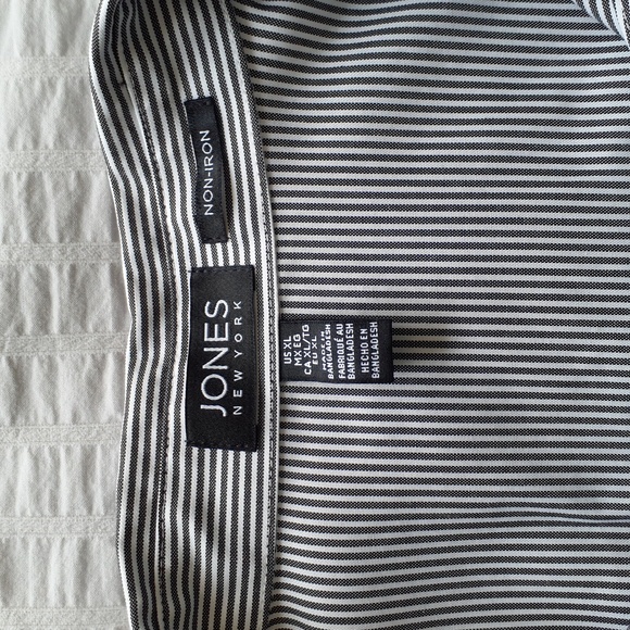 JONES NEW YORK Women's Easy Care Button Down Long Sleeve Blouse - Picture 3 of 5